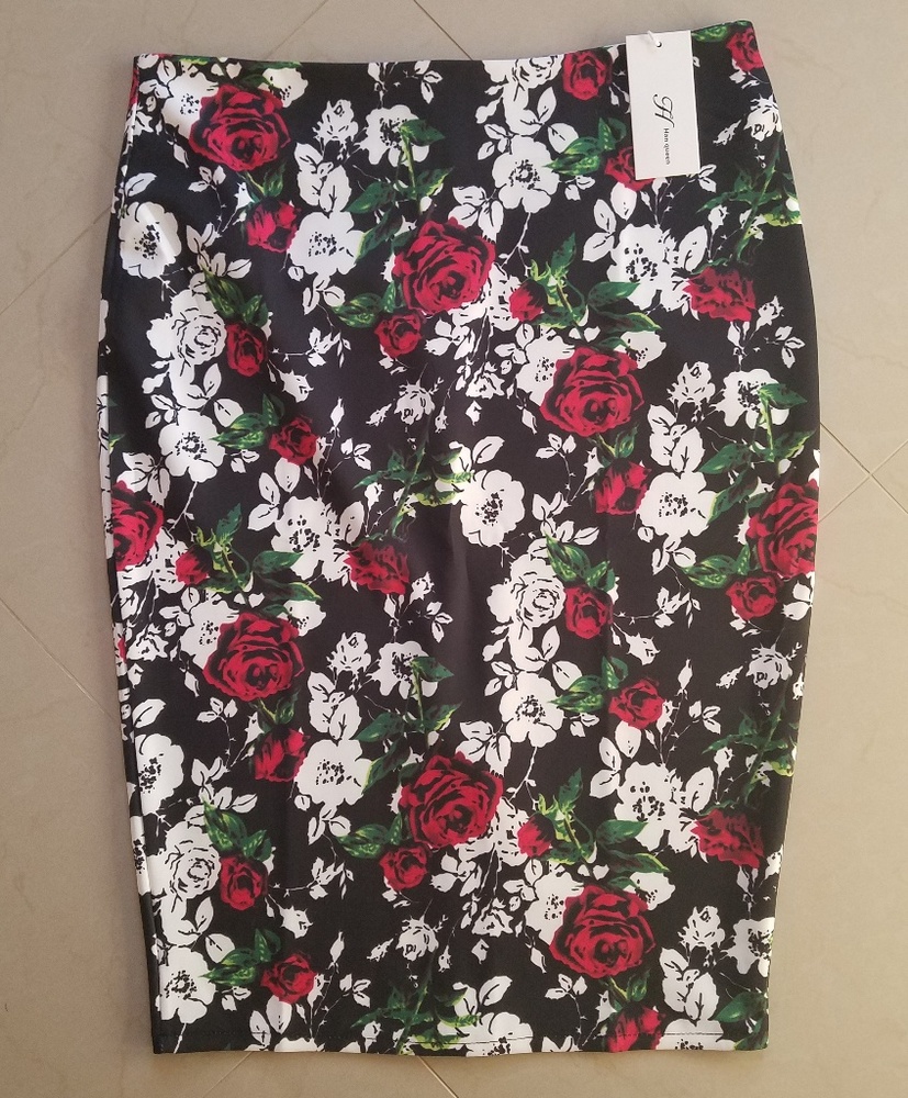 High waist pencil skirt.
